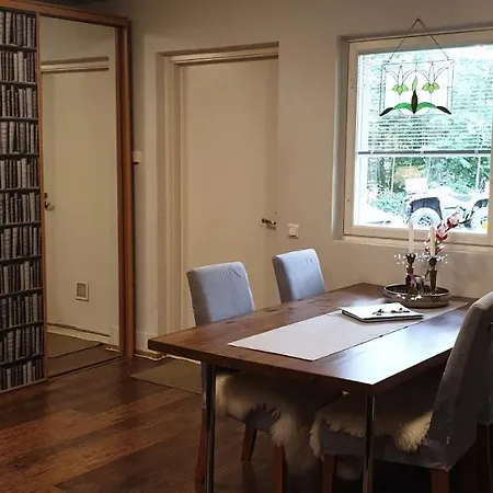 Tammikallio Guest House, Near The Airport - Kodikas Vierasmaja Tuusulassa *