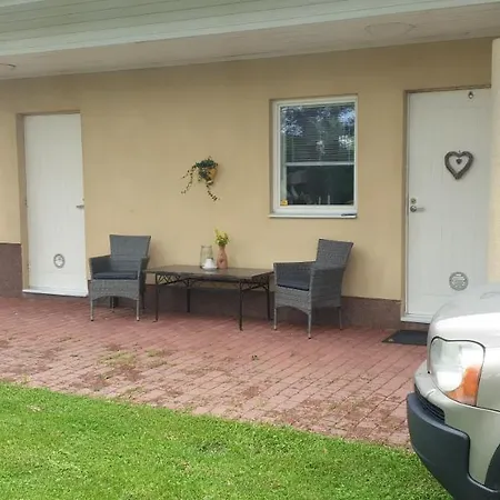 Tammikallio Guest House, Near The Airport - Kodikas Vierasmaja Tuusulassa * 투수라
