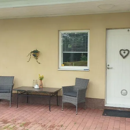 Holiday home Tammikallio Guest House, Near The Airport - Kodikas Vierasmaja Tuusulassa