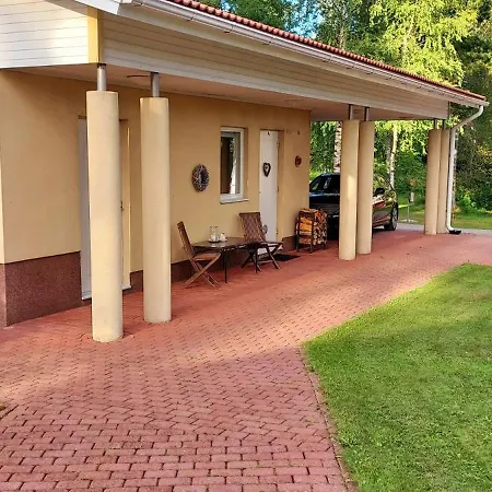 Holiday home Tammikallio Guest House, Near The Airport - Kodikas Vierasmaja Tuusulassa