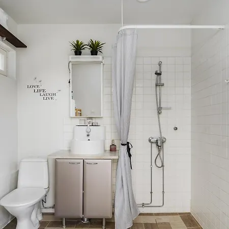 Tatil Evi Tammikallio Guest House, Near The Airport - Kodikas Vierasmaja Tuusulassa *