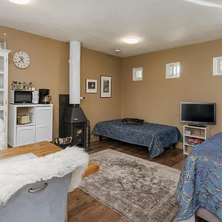 Tammikallio Guest House, Near The Airport - Kodikas Vierasmaja Tuusulassa Casa vacanze Tuusula