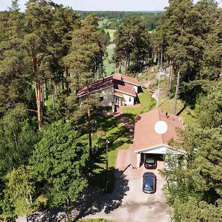Holiday home Tammikallio Guest House, Near The Airport - Kodikas Vierasmaja Tuusulassa Tuusula